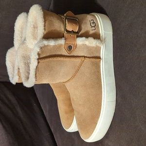 COPY - Ugg ankle boots with buckle